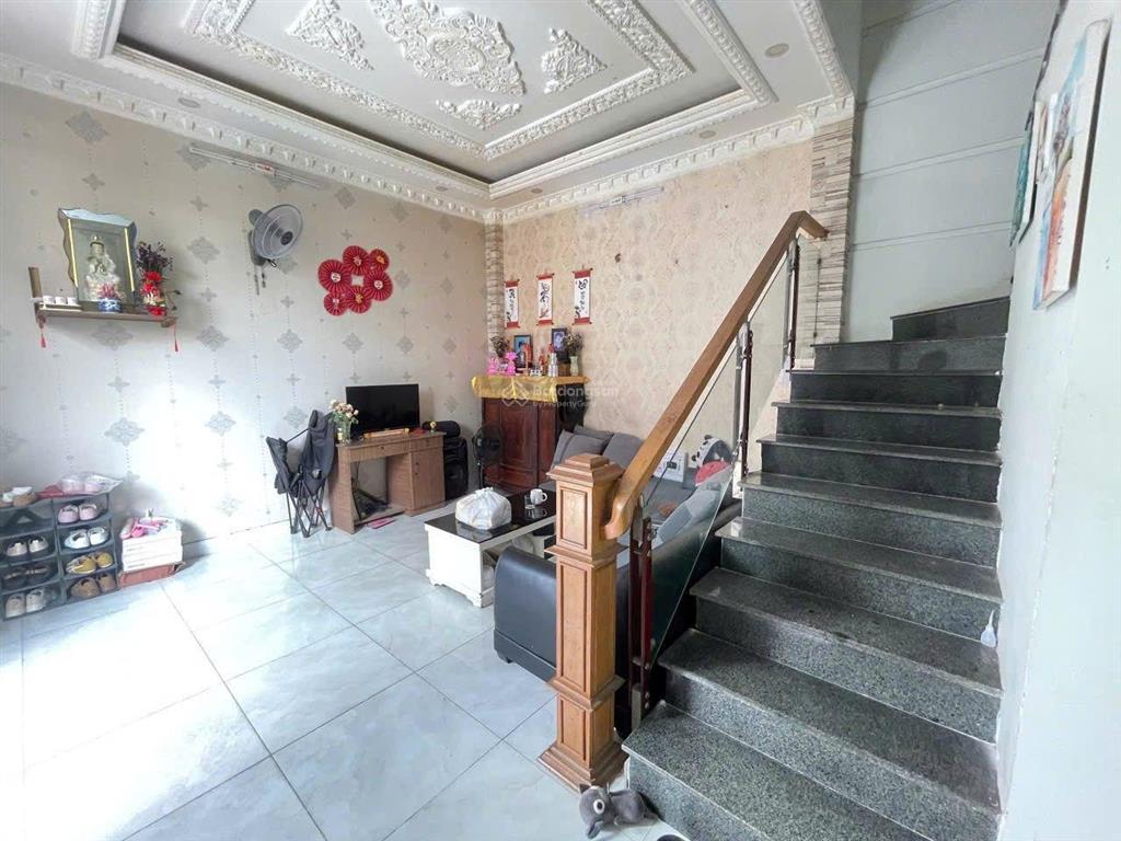 Hàng hiếm ngộp bank bán nhà 2 tầng hẻm xe hơi thông diện tích khủng 6x12m  giá rẻ 4 tỷ