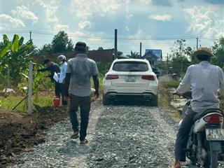 Hot! 1000m2 vườn giá chỉ 890 triệu cách tl 816 chỉ 150m. bến lức  la