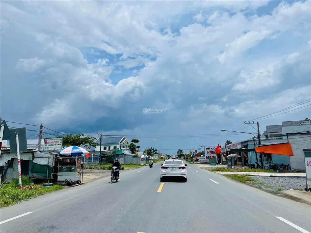 300mv đất ở tại đô thị + 180mv vườn cách ql 50 chỉ 150m cần bán gấp .