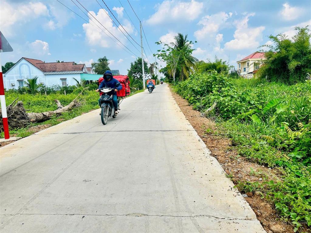 Siêu phẩm kèo thơm đất vườn mặt tiền sông vàm cỏ đông. 1 tỷ 160 triệu hết sổ.