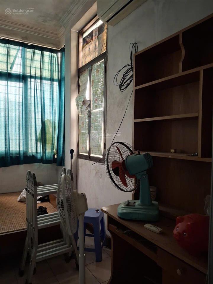 Tôi chính chủ đang cần bán nhà sát đường đê la thành 4 tầng 1 tum. dt sổ đỏ 34m2 nhà ở được luôn