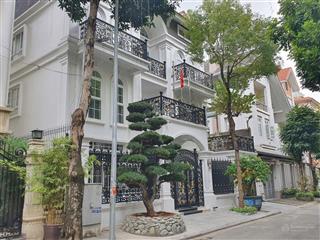 Bán biệt thự đẹp ngay lê văn lương  trung hoà, 250m2, 4,5 tầng. mặt tiền góc rộng, giá chỉ 68 tỷ