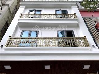 Chính chủ cho thuê nhà tòa nhà mặt phố nguyễn khang, dt 110m2 * 7t, thông sàn, pccc, tm. giá 120tr