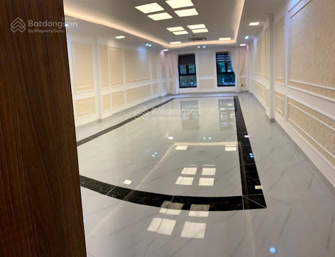 Chính chủ cho thuê nhà tòa nhà mặt phố nguyễn khang, dt 110m2 * 7t, thông sàn, pccc, tm. giá 120tr