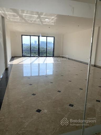 Chính chủ cho thuê nhà tòa nhà mặt phố nguyễn khang, dt 110m2 * 7t, thông sàn, pccc, tm. giá 120tr