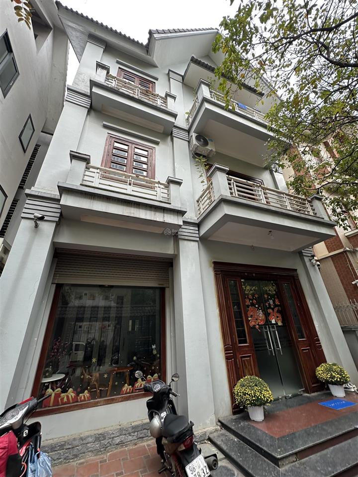 Cho thuê bt 200m2 giá tốt tại phường trung hòa, cầu giấy, hà nội, giá chỉ 35 triệu/tháng