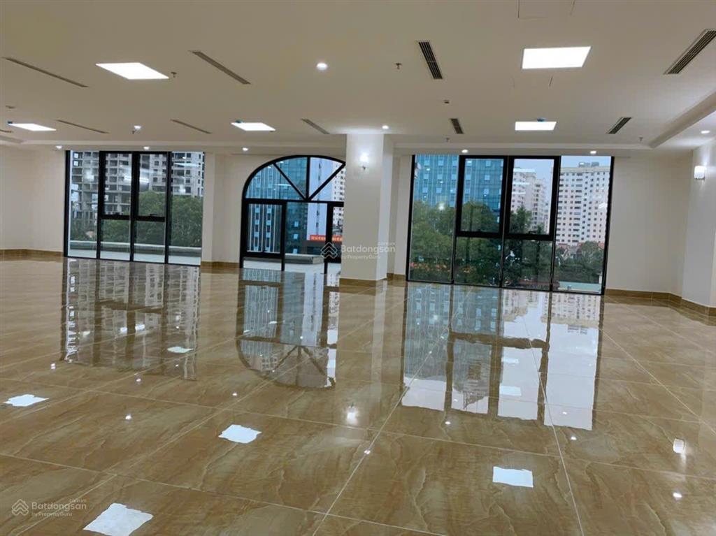 Cần cho thuê toà nhà 8 tầng phố trần thái tông thông sàn, thang máy, có pccc đầy đủ, giá 185 triệu