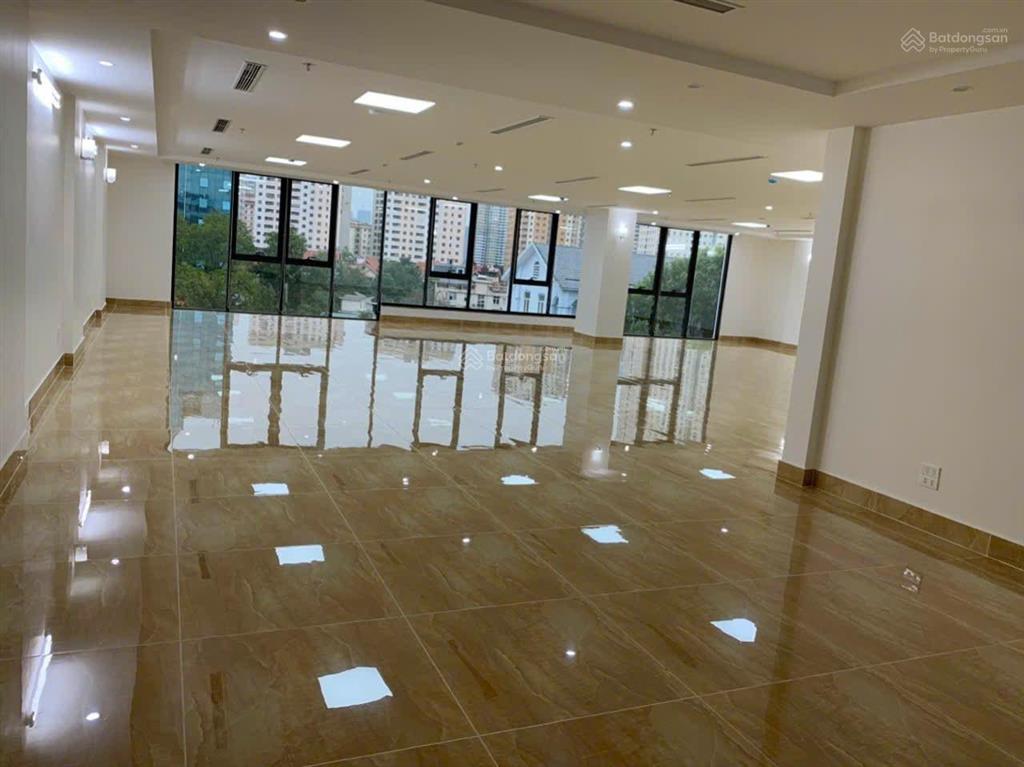 Cần cho thuê toà nhà 8 tầng phố trần thái tông thông sàn, thang máy, có pccc đầy đủ, giá 185 triệu