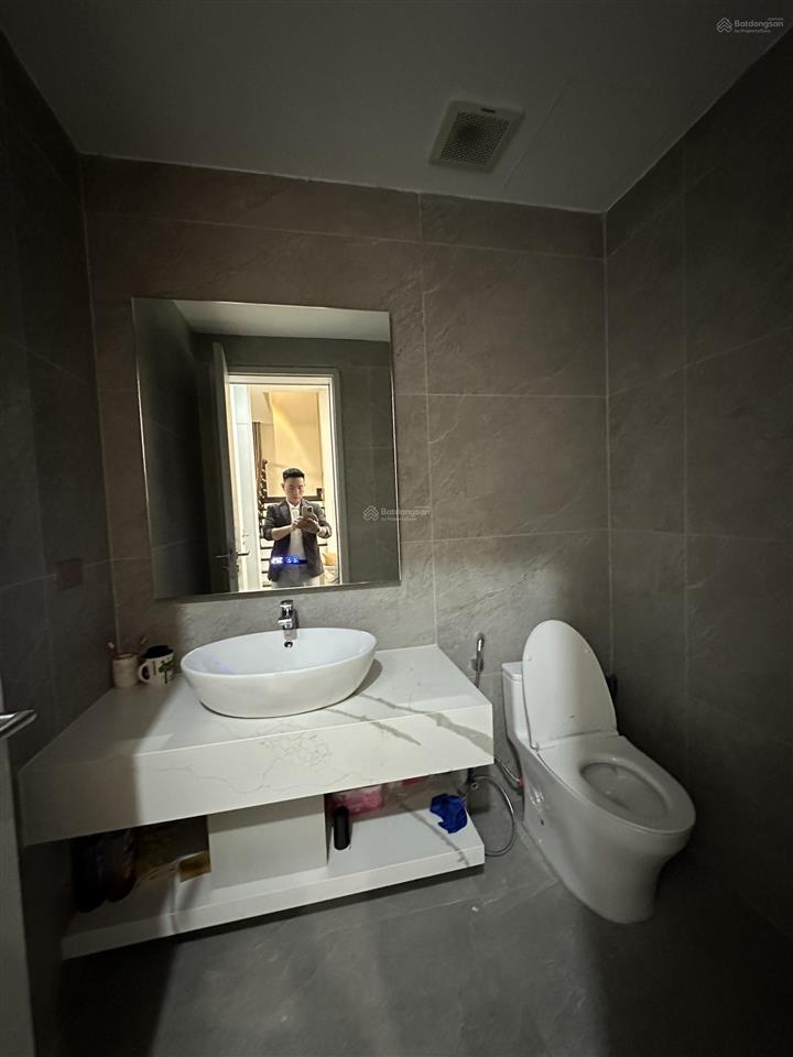 Cho thuê biệt thự đẹp tại khu đô thị việt hưng, cạnh vinhom riverside, có thang máy, giá chỉ 50 tr