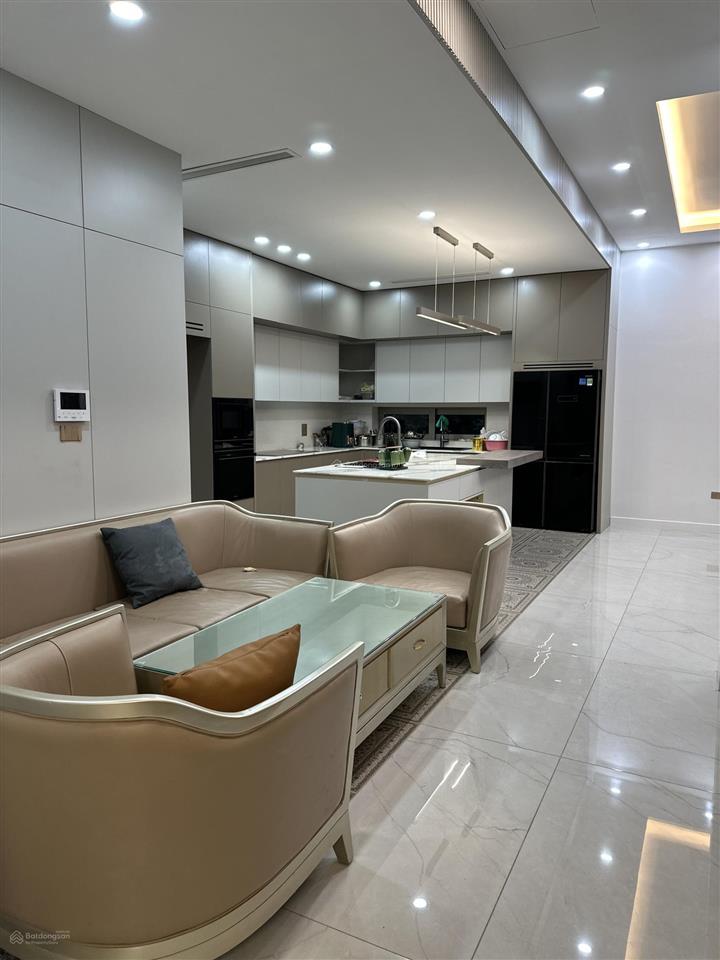 Cho thuê biệt thự đẹp tại khu đô thị việt hưng, cạnh vinhom riverside, có thang máy, giá chỉ 50 tr