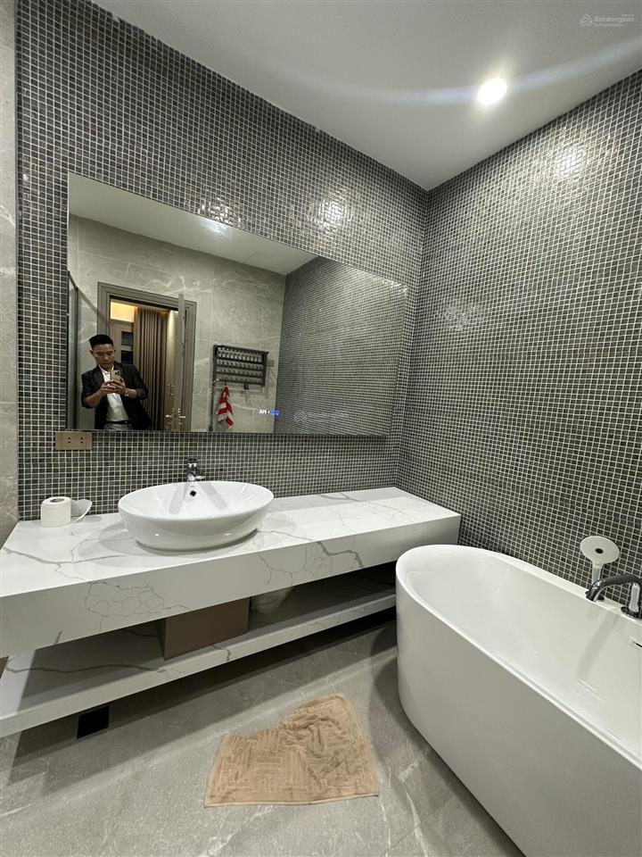 Cho thuê biệt thự đẹp tại khu đô thị việt hưng, cạnh vinhom riverside, có thang máy, giá chỉ 50 tr