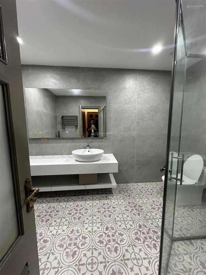 Cho thuê biệt thự đẹp tại khu đô thị việt hưng, cạnh vinhom riverside, có thang máy, giá chỉ 50 tr