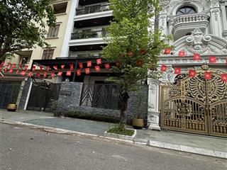 Tôi cần cho thuê biệt thự 200m2, ngay trần kim xuyến, có sân vườn, giá chỉ 75 triệu/tháng