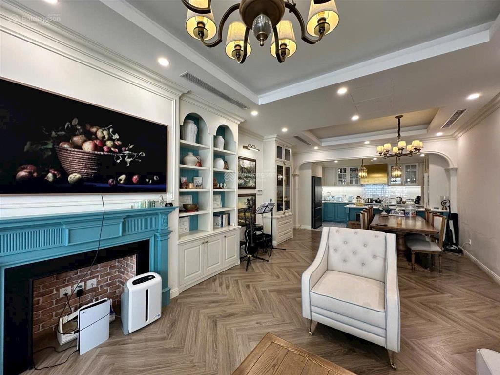 Tôi cần cho thuê biệt thự 200m2, ngay trần kim xuyến, có sân vườn, giá chỉ 75 triệu/tháng