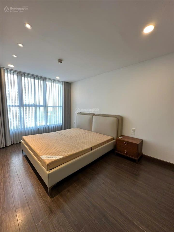 Cho thuê biệt thự tại khu đô thị dịch vọng (gần cv cầu giấy). dt 250m² * 4 tầng (có hầm). giá 80tr