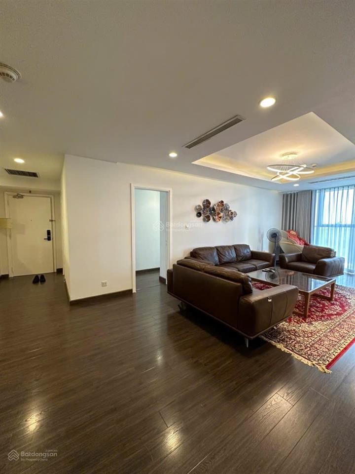 Cho thuê biệt thự tại khu đô thị dịch vọng (gần cv cầu giấy). dt 250m² * 4 tầng (có hầm). giá 80tr