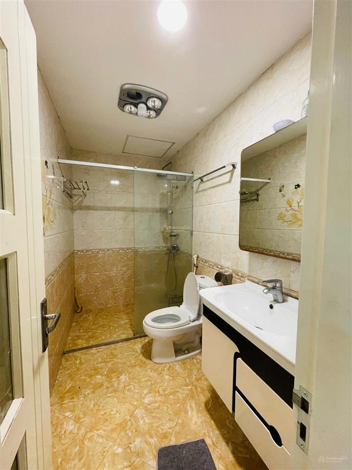 Cho thuê biệt thự tại khu đô thị dịch vọng (gần cv cầu giấy). dt 250m² * 4 tầng (có hầm). giá 80tr
