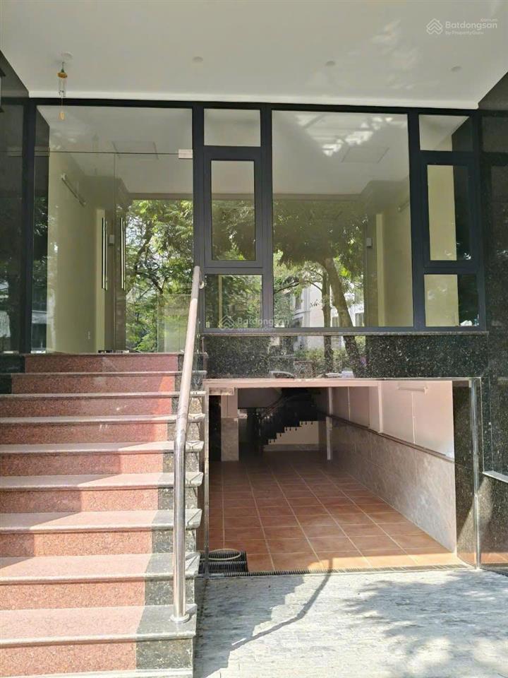 Cho thuê biệt thự tại khu đô thị dịch vọng (gần cv cầu giấy). dt 250m² * 4 tầng (có hầm). giá 80tr
