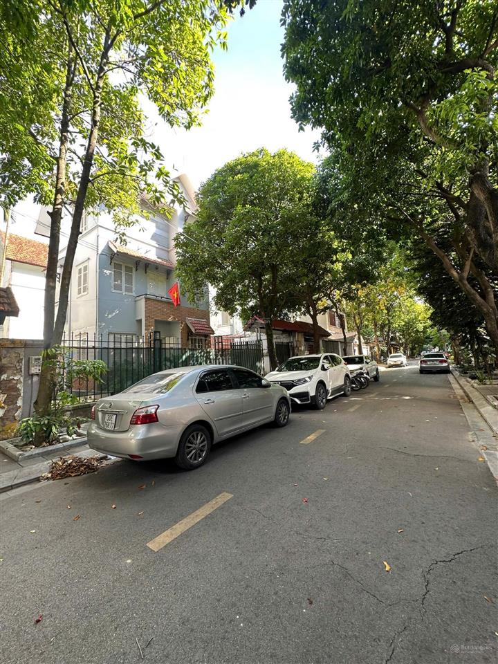 Chính chủ cho thuê biệt thự 200m2 kđt yên hoà  trần kim xuyến, giá chỉ 30 triệu/th