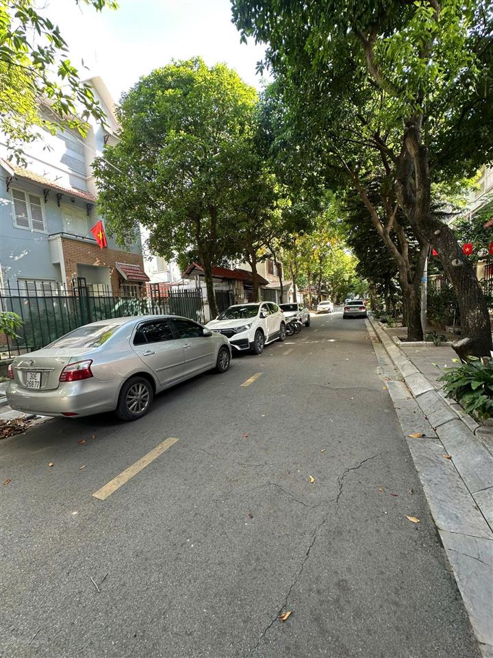 Chính chủ cho thuê biệt thự 200m2 kđt yên hoà  trần kim xuyến, giá chỉ 30 triệu/th