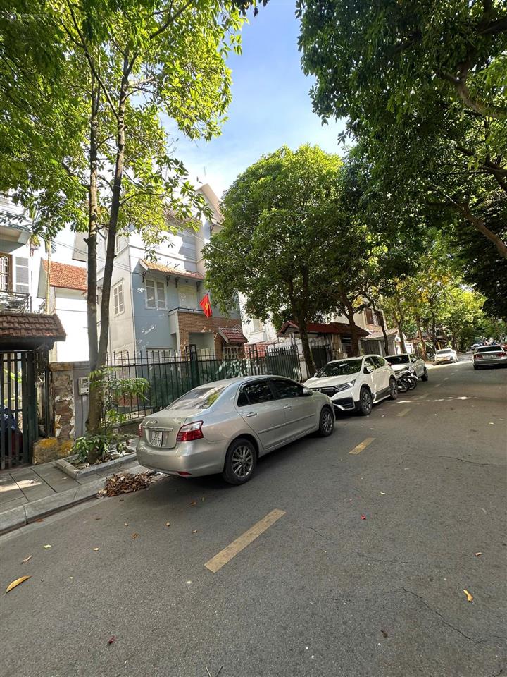 Chính chủ cho thuê biệt thự 200m2 kđt yên hoà  trần kim xuyến, giá chỉ 30 triệu/th