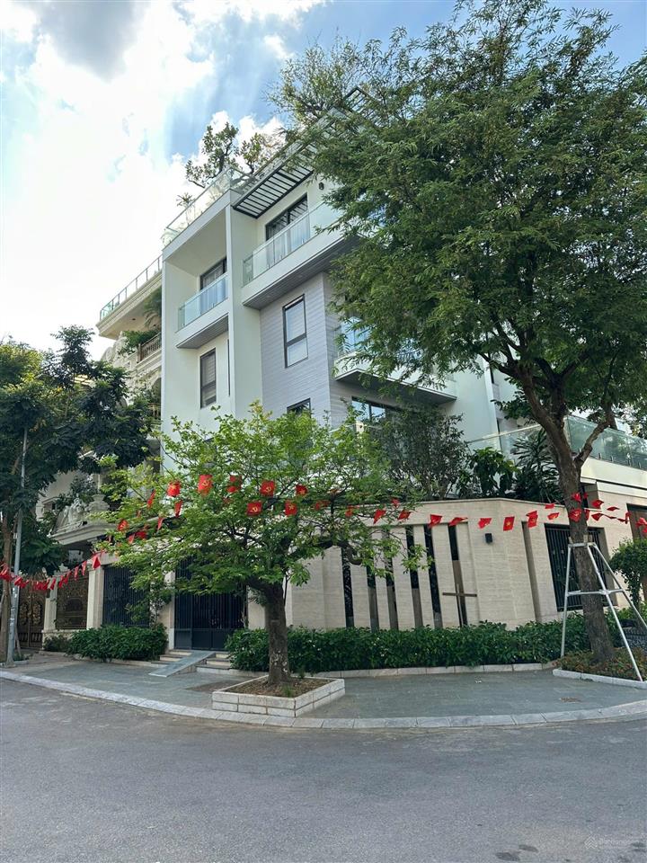 Chính chủ cho thuê biệt thự 220m2 kđt trung yên, nhà 4 tầng có thang máy, sân vườn giá chỉ 65 tr/th