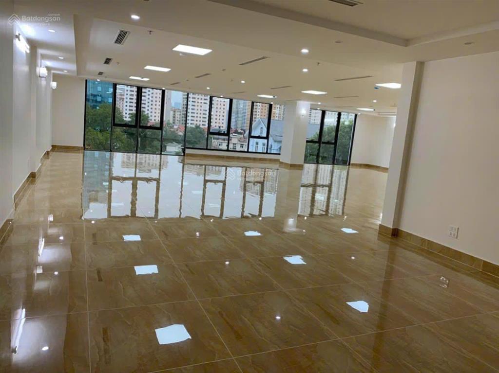 Cho thuê tòa nhà mặt phố nguyễn khang, diện tích 170m2 * 7 tầng, mặt tiền 9m, thông sàn. giá 150tr