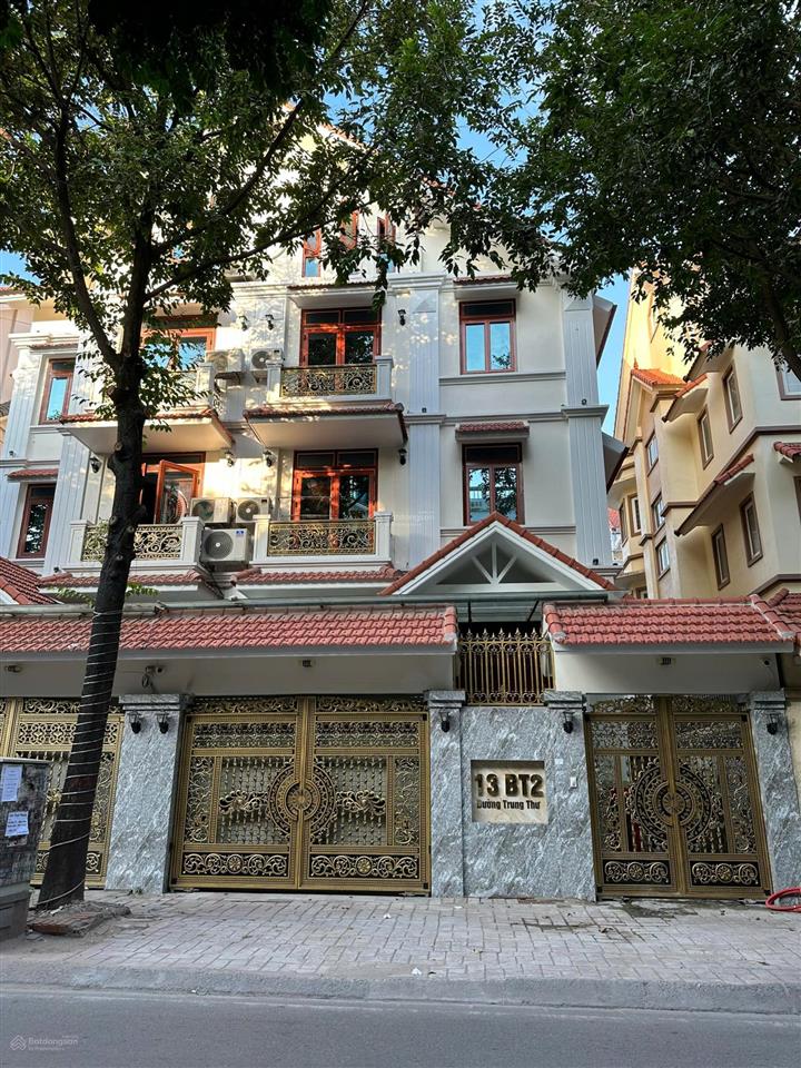Cho thuê siêu biệt thự mp hoàng ngân  trung hòa, dt 320m2, xây 280m2 * 4 tầng + 1 hầm. giá 130tr