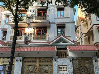 Cho thuê siêu biệt thự mp hoàng ngân  trung hòa, dt 320m2, xây 280m2 * 4 tầng + 1 hầm. giá 130tr