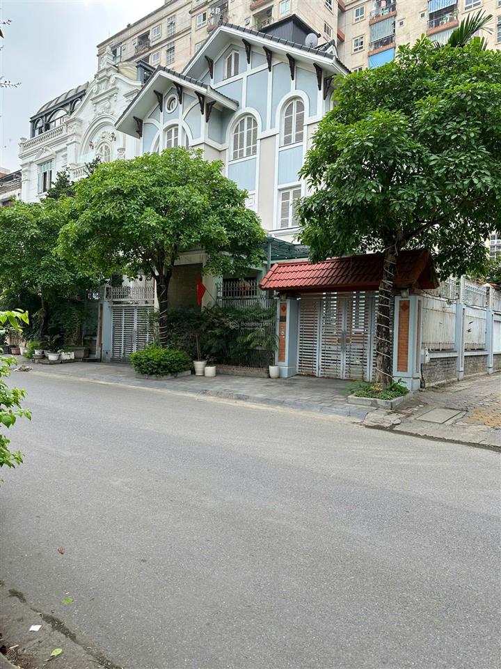 Cho thuê siêu biệt thự mp hoàng ngân  trung hòa, dt 320m2, xây 280m2 * 4 tầng + 1 hầm. giá 130tr