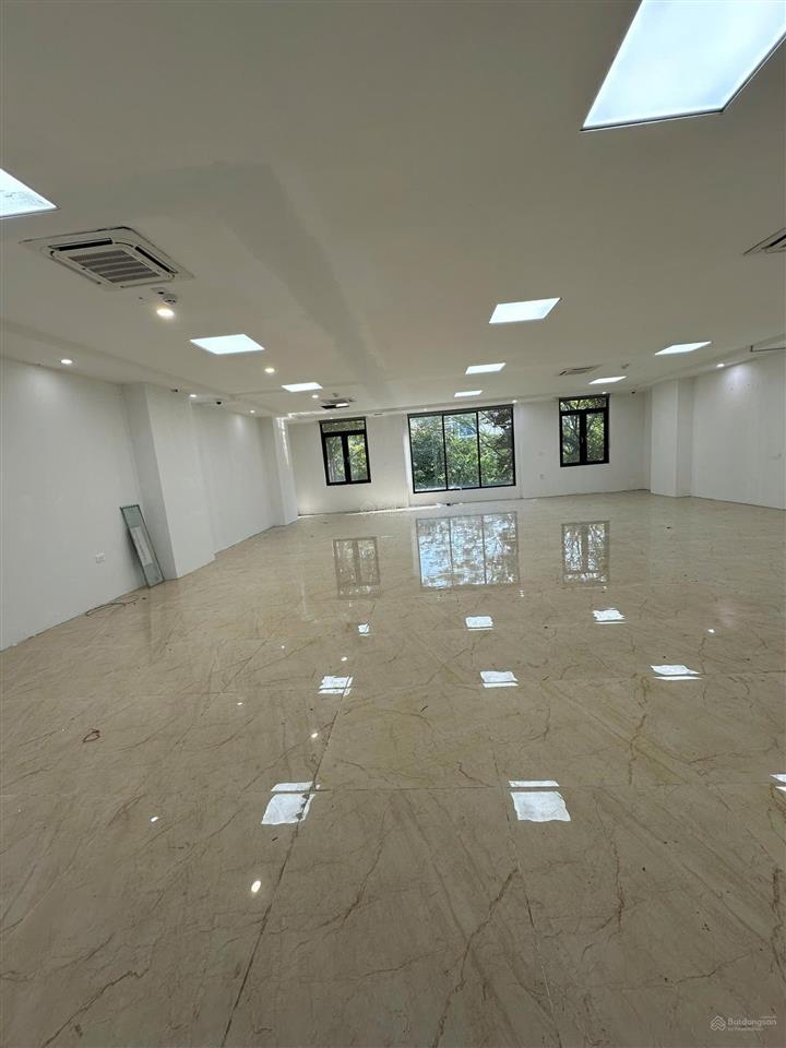 Cho thuê nhà mặt phố trương công giai  cầu giấy, dt90m2 * 6t, thông sàn, tiện kinh doanh. giá 60tr