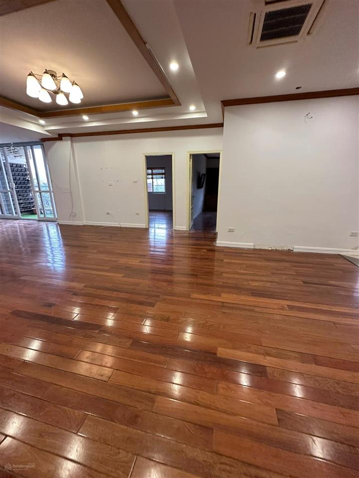 Cho thuê biệt thự lô góc khu đô thị dịch vọng, dt 250m2, xd 130m2 * 4 tầng nổi + 1 hầm. giá 90tr
