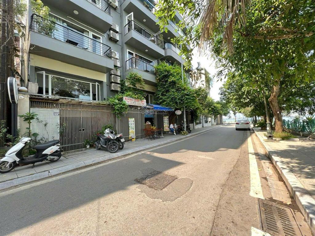 Cho thuê biệt thự lô góc khu đô thị dịch vọng, dt 250m2, xd 130m2 * 4 tầng nổi + 1 hầm. giá 90tr