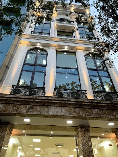 Cho thuê toà nhà mặt phố nguyễn khang, dt 150m2, nhà cực đẹp, thông sàn, tiện kd. giá chỉ 150tr