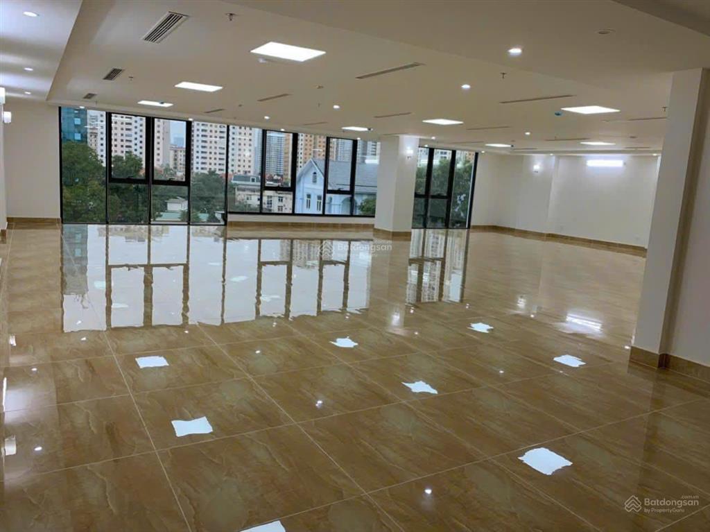 Cho thuê mặt bằng tầng 1 + 2 + 3 tòa nhà mặt phố dịch vọng hậu, dt mỗi sàn 300m2, có hầm. giá 220tr