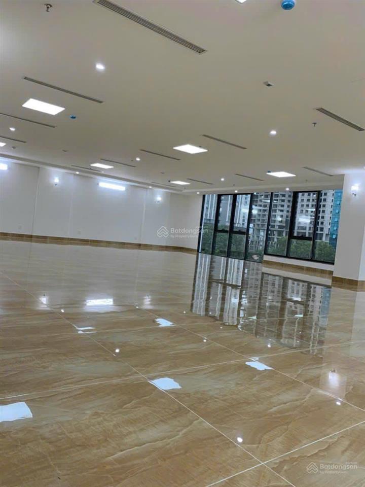 Cho thuê mặt bằng tầng 1 + 2 + 3 tòa nhà mặt phố dịch vọng hậu, dt mỗi sàn 300m2, có hầm. giá 220tr