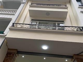 Chính chủ cho thuê nhà liền kề khu 96 nguyễn huy tưởng, dt 70m2 * 6 tầng, có thang máy. giá 40tr
