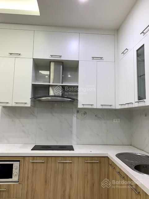 Cho thuê căn liền kề siêu đẹp tại phố dịch vọng hậu, dt 105m2 * 6 tầng + 1 hầm, thang máy. giá 65tr