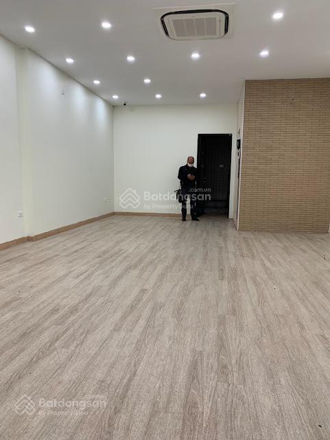 Chính chủ cho thuê căn liền kề siêu đẹp khu 201 nguyễn tuân, dt 100m2 * 4 tầng + hầm. giá 60tr/th