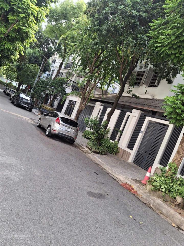 Cho thuê biệt thự khu mỹ đình  phạm hùng, dt 140m2, xây 4 tầng, nội thất xịn xò. giá chỉ 35tr/th