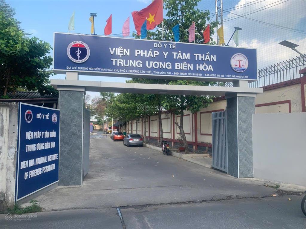 Bán nhà 2 mặt tiền đối diện cổng bệnh viện gần thcs tân phong kinh doanh cực tốt, giá 5.7 tỷ