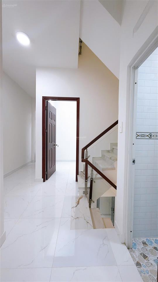 Bán nhà hẻm đoàn văn bơ, ngang 5mx8m(2 lầu), giá 5 tỷ 450