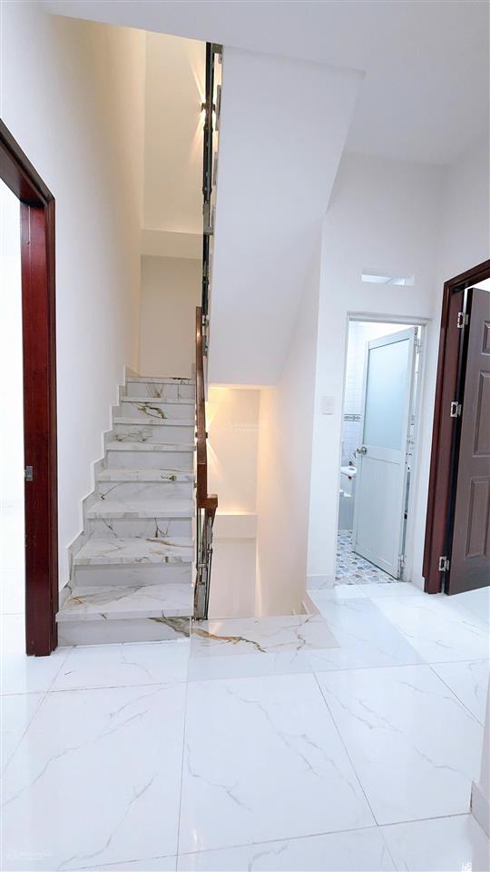 Bán nhà hẻm đoàn văn bơ, ngang 5mx8m(2 lầu), giá 5 tỷ 450