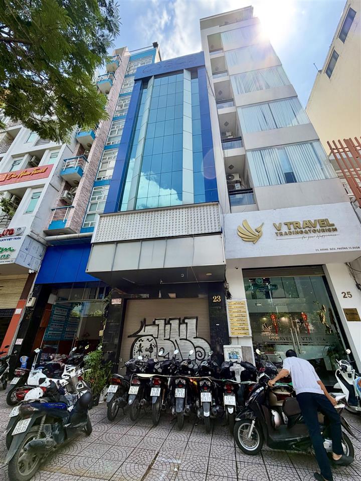 Cho thuê tòa nhà mặt tiền hoàng diệu quận 4, khu văn phòng, ngân hàng. dtsd 500m. giá 100tr/tháng
