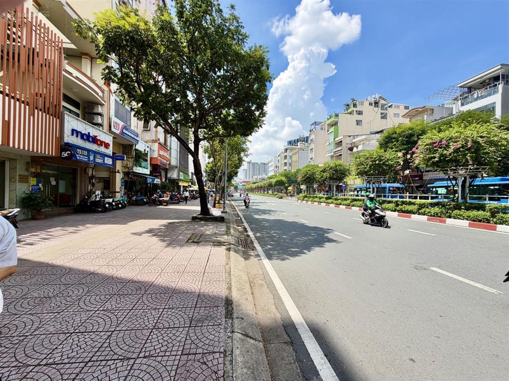 Cho thuê tòa nhà mặt tiền hoàng diệu quận 4, khu văn phòng, ngân hàng. dtsd 500m. giá 100tr/tháng