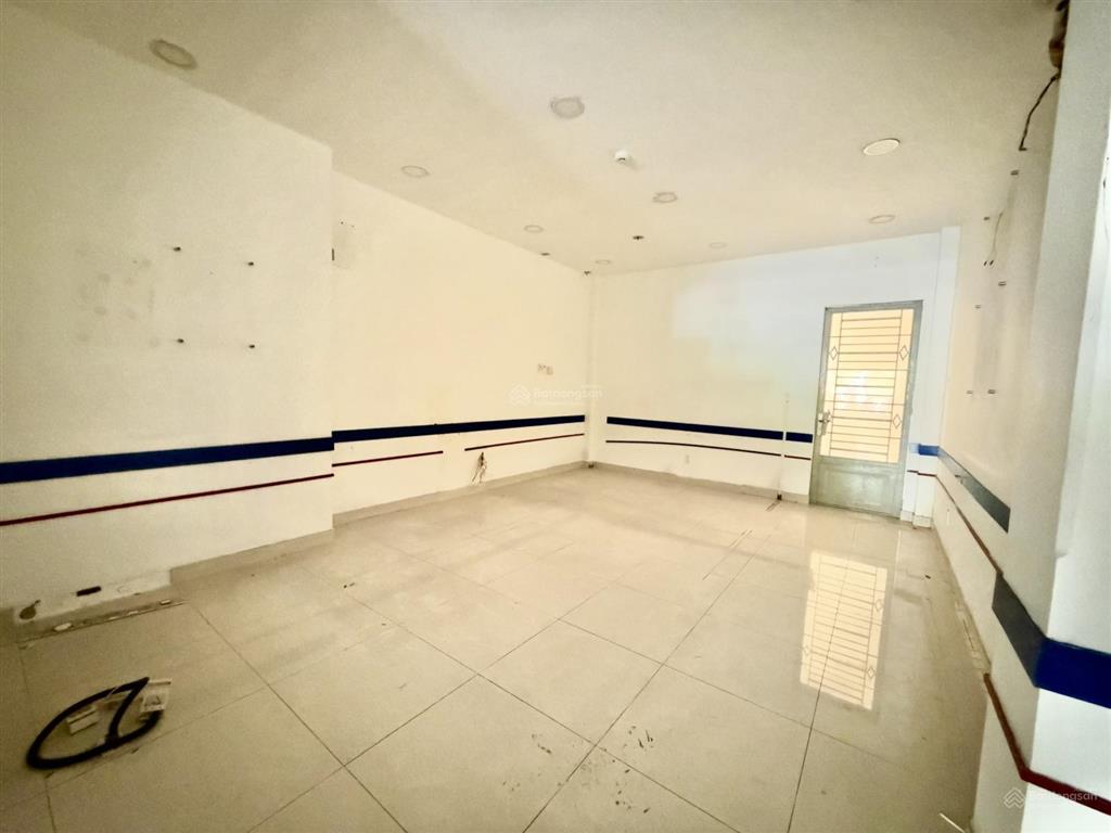 Cho thuê tòa nhà mặt tiền hoàng diệu quận 4, khu văn phòng, ngân hàng. dtsd 500m. giá 100tr/tháng