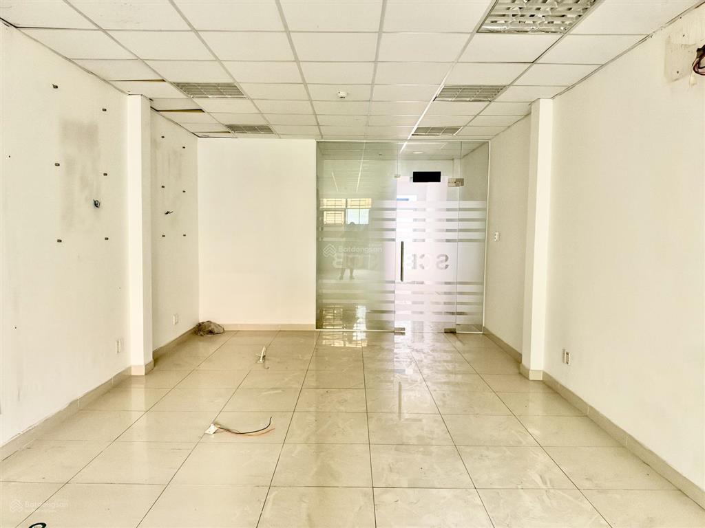 Cho thuê tòa nhà mặt tiền hoàng diệu quận 4, khu văn phòng, ngân hàng. dtsd 500m. giá 100tr/tháng