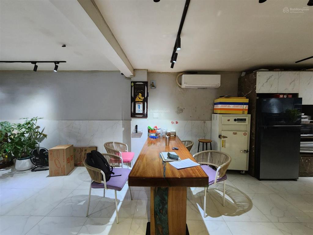 Mình chính chủ bán nhà hẻm 254 bến vân đồn, dt 4,8x16, 3 tầng, giá 8 tỷ