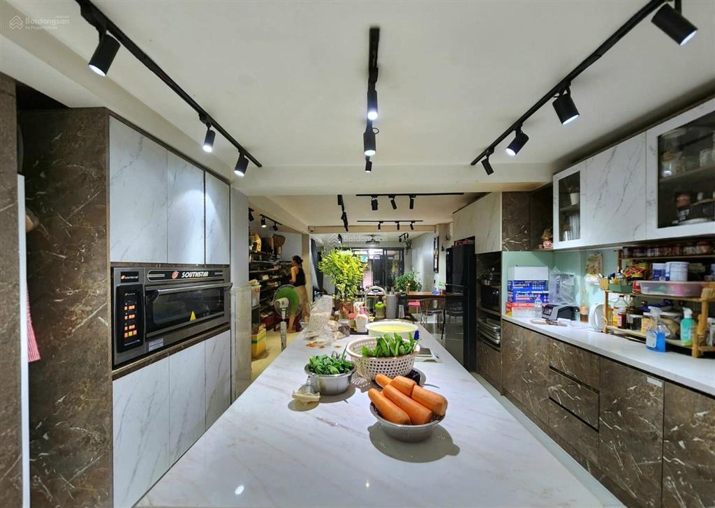 Mình chính chủ bán nhà hẻm 254 bến vân đồn, dt 4,8x16, 3 tầng, giá 8 tỷ