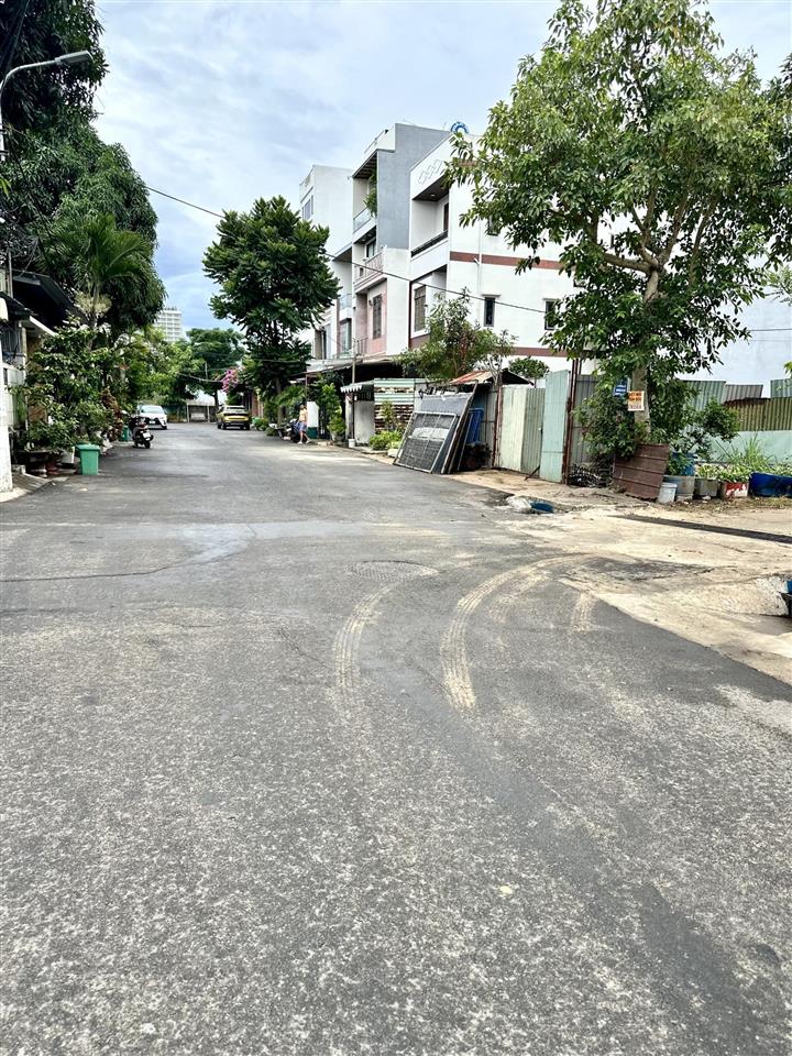 Bán gấp!!! chủ ngộp cần bán nhanh lô đất biển 2 mặt tiền đường 7,5m và 5,5m đa mặn đông 6,